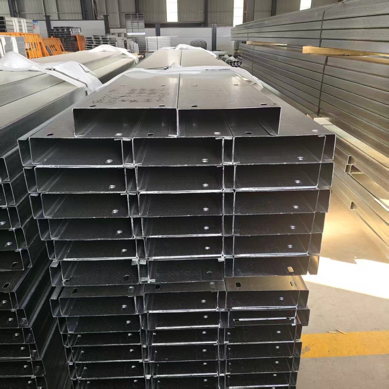 SS U CHANNEL-2 INC X 4 INC X 2 INC, Th-6 mm, Best Quality